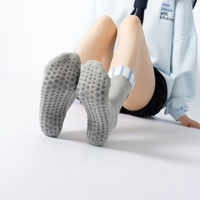 Nouvelles chaussettes de Pilates rayées avec grip antidérapant, chaussettes de sport en coton pour femmes, pour le yoga et la gym