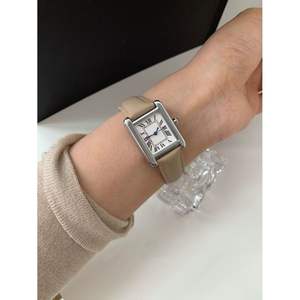 Reloj de Pulsera Cuadrado Clásico Plateado y Negro, Reloj de Cuarzo de Lujo, Elegante Reloj Analógico para Mujer, Uso Profesional - Product Image 6