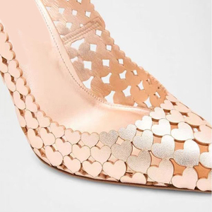 Escarpins d'été pour femme à talons hauts et fins, grande taille 46, bout pointu, dorés, avec détails en forme de cœur, coupe large - Product Image 6