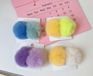Doux fille épingle à cheveux réel Rex fourrure de lapin <span class=keywords><strong>deux</strong></span> couleurs pompons mignon doux hiver mode épingle à cheveux pour les enfants - Product Image 4