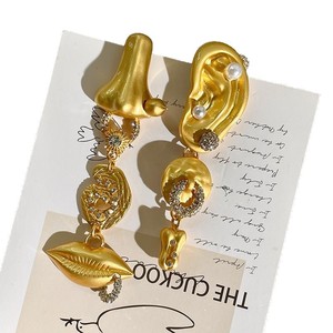 Pendientes Colgantes Vintage con Forma de Nariz, Labios y Oreja en Oro, con Cristales de Estrás, para Mujer, Ideales para Fiestas - Product Image 4