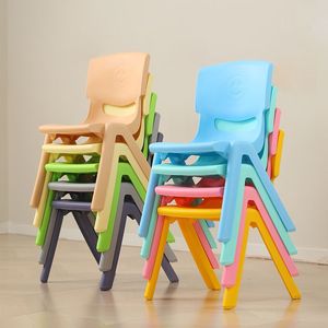 Chaise en plastique pour enfants avec dossier, empilable, design moderne, pour la maternelle et la maison - Product Image 1