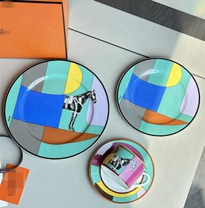 Service de table en porcelaine royale populaire de 4 pièces avec logo personnalisable, cadeaux d'affaires pour les dîners formels - Product Image 1