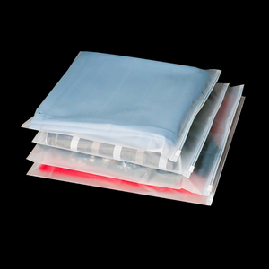 La fabbrica vende direttamente i sacchetti di abbigliamento in <span class=keywords><strong>plastica</strong></span> autosigillanti per la spedizione di abbigliamento opaco smerigliato ecologico - Product Image 1