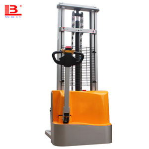 Montacargas Eléctrico Crown de 1500 kg de Capacidad de Elevación, 3000 mm, con Batería, Automático, Tipo Caminante, Apilador Totalmente Eléctrico - Product Image 4