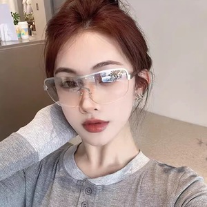 Gafas Deportivas de Moda con Montura Semi-Redonda, Protección UV400, Resistentes al Viento, para Ciclismo, Multifuncionales, Protección Solar para Mujer - Product Image 1