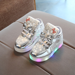 Chaussures LED pour enfants pas chères Printemps 2025 – <span class=keywords><strong>Baskets</strong></span> lumineuses tendance avec nœud princesse pour filles - Product Image 4