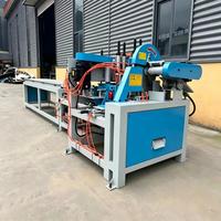 Machine horizontale multi-couches pour la pose de pieds de palettes en bois, avec fonctions de clouage et de découpe