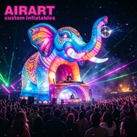 Événement musical nocturne sur la plage, tunnel gonflable en forme d'éléphant géant, cabine DJ en forme d'éléphant, tunnel gonflable en forme d'animaux.