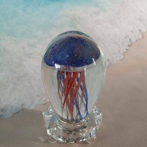 Pisapapeles de Cristal de Murano Hecho a Mano con Diseño de Medusa, Adorno Moderno en Rojo y Azul - Product Image 6
