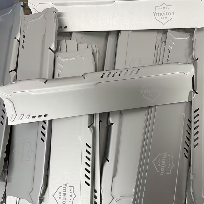 DDR3 8GB พร้อมฝาครอบครีบระบายความร้อน สีเงิน