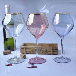 <span class=keywords><strong>Calice</strong></span> da <span class=keywords><strong>Vino</strong></span> in Vetro Trasparente <span class=keywords><strong>di</strong></span> Alta Qualità con Stelo Rosa e Bordo Dorato, Personalizzabile con Logo - Product Image 6