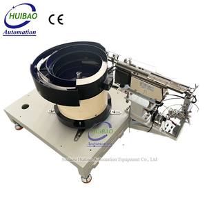 Sistema de Alimentação Automatizado com Alimentador Vibratório para Peças Curvas com Mecanismo de Elevação Solução de Montagem Automatizada Personalizada - Product Image 3