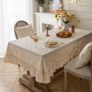 Tovaglia Rotonda in Cotone 100% Stile Nordico con Ricami Floreali e Orlo Arricciato, Colore Crema, Vendita all'Ingrosso - Product Image 3