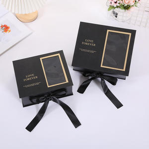 Cajas de Regalo Plegables de Cartón para Ropa con Cierre Magnético y Cinta Negra, Diseño Personalizado de Lujo en Color Blanco - Product Image 2