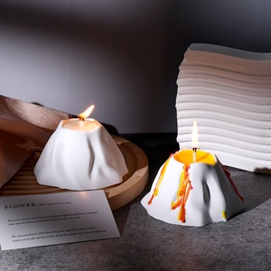 Moule en silicone en forme de montagne pour bougeoir en résine, idéal pour la décoration intérieure et les bougies parfumées - Product Image 1