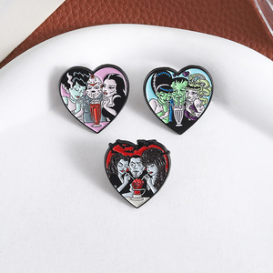 Broche de personnage de dessin animé, design géant et trois sœurs, badge en métal émaillé en forme de cœur - Product Image 2
