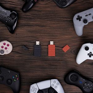 Adaptador Inalámbrico USB 8BitDo con <span class=keywords><strong>2</strong></span> Receptores para NDS, Switch 1, <span class=keywords><strong>2</strong></span>, PS1, Raspberry Pi, <span class=keywords><strong>Mini</strong></span> PS4, Controlador para PS5 - Product Image 2