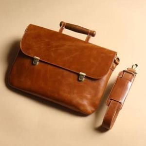 Élégant sacoche de voyage en cuir pour ordinateur portable avec bandoulière, compartiment de protection dédié, poignées robustes et finition raffinée - Product Image 3