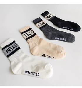 Calcetines de Media Caña con Estampado de Letras HELLO - Calcetines Unisex de Moda 100% Algodón, Calcetines Casuales Blancos a Rayas para Hombre y Mujer - Product Image 5