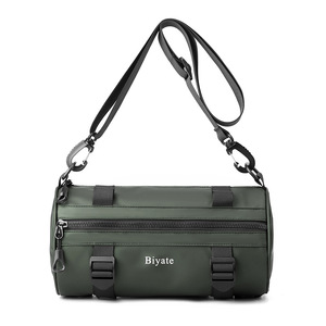 Nuevo Diseño Estilo Coreano Simple Multifuncional Cilíndrico Resistente al Agua Bolso Bandolera Deportivo de Moda para Hombre - Product Image 2