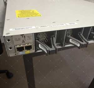 Commutateur géré C9500-32C-A 32 ports 100G pour la série 9500 avec fonction PoE - Product Image 3