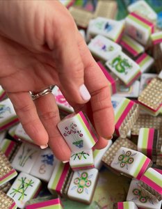 Ensemble de mahjong américain haut de gamme en acrylique sculpté à 4 couches, 160 tuiles, jeu de mahjong de collection de qualité supérieure, en stock, expédition rapide - Product Image 3