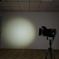 Produit phare : Lumière Fresnel LED RGBW 350W avec zoom et contrôle DMX512, IRC élevé pour cinéma, scène, studio, bar, mariage