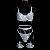 Ensemble de lingerie sexy en dentelle blanche 3 pièces avec broderie en forme de cœur, détail chaîne, soutien-gorge transparent, string et jarretière, lingerie érotique pour femmes