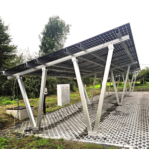 Pérgola de aparcamiento de aluminio resistente al agua con estructura solar personalizada de 15KW y 20KW para base de pradera de tierra - Product Image 5
