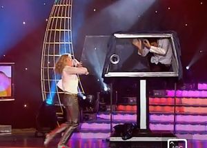 Animation suspendue Illusion corps échange rapide tours <span class=keywords><strong>de</strong></span> <span class=keywords><strong>magie</strong></span> accessoires pour magicien professionnel - Product Image 6