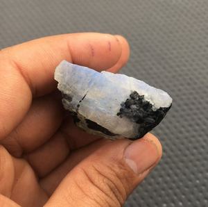 Espécimen sin tratar de calidad superior, piedra lunar arcoíris Natural, Fuego Azul en bruto, hermosa decoración, crudo, venta al por mayor - Product Image 2