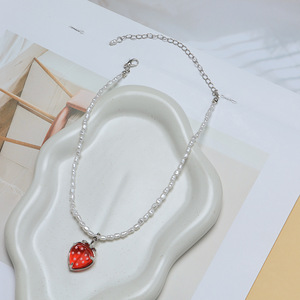 Collar de Perlas de Fresa, Cadena de Clavícula con Cuentas Blancas, Joyería con Temática de Comida para Uso Diario de Mujeres - Product Image 4