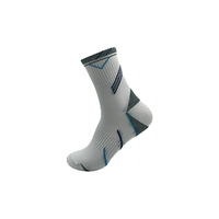 OEM Service Four Seasons Cotton Polyester Knitted Crew Socks pour les femmes Excellent design en jaune pour l'hiver Vente en gros