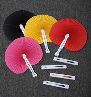 Éventails pliants personnalisés en forme de cœur avec poignée en plastique pour fêtes, décorations d'anniversaire et de mariage, cadeaux publicitaires, éventails en papier pliables