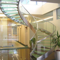 Escalier en verre coût avec incurvé ultra blanc bande de roulement