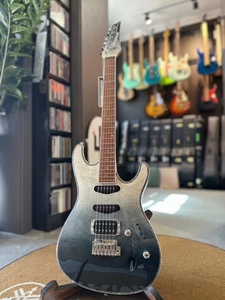 <span class=keywords><strong>Guitarra</strong></span> Eléctrica <span class=keywords><strong>Ibanez</strong></span> SA360 Mirage de Alta Calidad, Cuerpo Delgado con Doble Trémolo, Ideal para Principiantes, Intermedios y Profesionales - Product Image 2