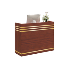 Comptoir de réception moderne et simple, petit bureau de caisse, comptoir de caisse pour magasin de vêtements, salon, restaurant