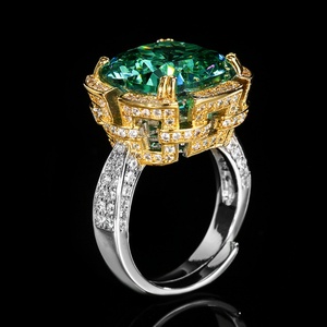 Ensemble de bijoux de haute qualité, écologique, en cuivre, avec pendentif en zircone verte de 14*14 mm, boucles d'oreilles et bague pour femmes - Product Image 5