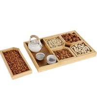 Plateau de service en bambou à compartiments pour collations, fruits et thé, idéal pour salons de thé, hôtels, restaurants et cuisines.