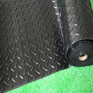 Venta caliente 1,5 ~ 5mm Jardín Resistencia a <span class=keywords><strong>la</strong></span> suciedad y al fuego Placa de gimnasio de plástico Alfombrillas antideslizantes de vinilo Rollo de suelo de diamante de PVC - Product Image 3