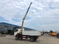 Grue à flèche articulée montée sur camion SQZ200, capacité de levage maximale de 10 tonnes, moment de levage de 200 kN.m, flèche à 4 sections pour le levage de matériaux