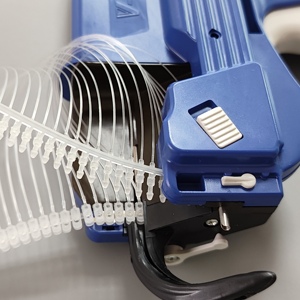 ปืนติดป้ายแบบใหม่ขายดี รุ่น V-Tool สำหรับติดตั้งตัวล็อคพร้อมป้าย สำหรับกางเกงยีนส์ เสื้อผ้า เสื้อยืด เข็มขัด และเครื่องแต่งกาย - Product Image 1
