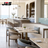 Sièges de restaurant commerciaux personnalisés J2S avec chaises rembourrées et tables en bois pour les projets modernes d'hôtels, cafés et restaurants
