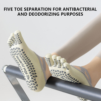 Chaussettes de yoga antidérapantes sur mesure pour femmes, respirantes et confortables avec détails brodés