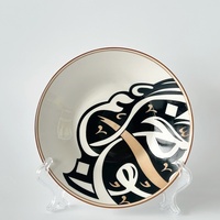 Service de table en céramique personnalisé en gros avec motif de calligraphie arabe - Vaisselle en porcelaine imprimée noire et dorée
