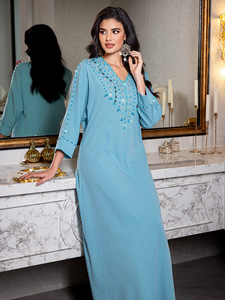 Robe longue perlée élégante de qualité supérieure en polyester pour les nuits d'automne du Ramadan et les visites de mosquées - Product Image 2