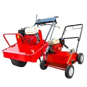 Aérateurs rouges pour l'entretien des pelouses et jardins, avec moteur à essence et conception sur roues - Product Image 1