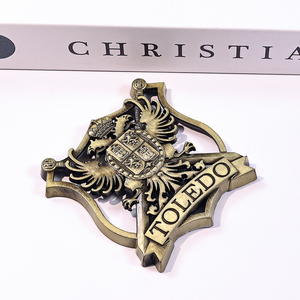 Imán para Refrigerador con Emblema Heráldico de <span class=keywords><strong>Toledo</strong></span>, España, <span class=keywords><strong>en</strong></span> Aleación de Zinc, Recuerdo de Viaje - Product Image 2