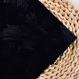 OEM 맞춤형 블랙 200gsm 140cm 솔리드 우븐 100% 폴리에스터 엠보싱 벨벳 원단 의류용 - Product Image 1